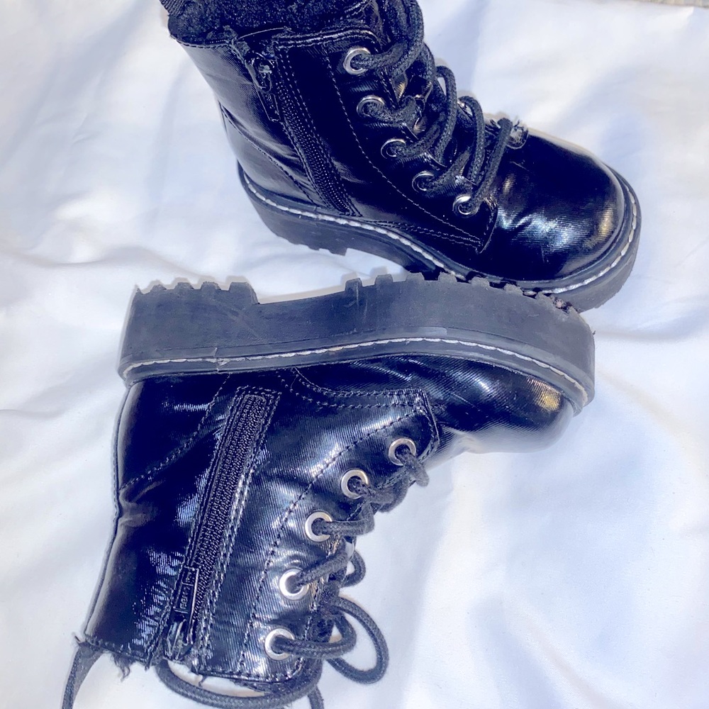 Girls Black combat boots with thick sole. Size 8 H & M